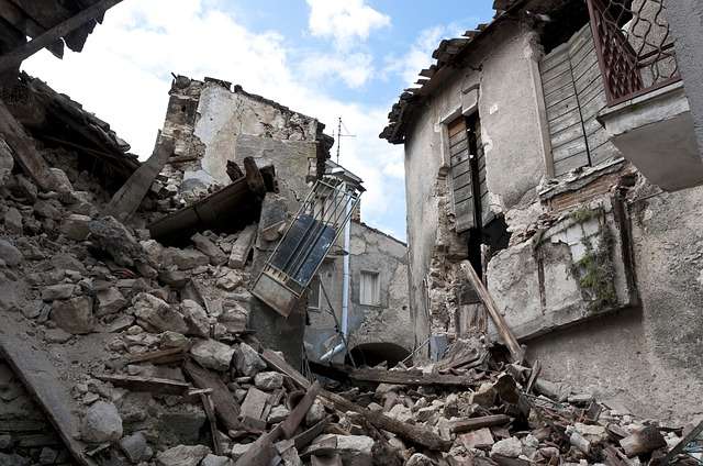 earthquake-1665870_640
