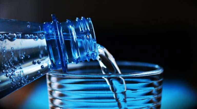 blue-bottle-close-up-327090