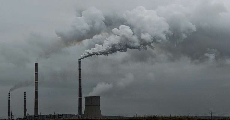 emissioni fabbrica smog co2