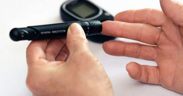checking-close-up-diabetes-1001897