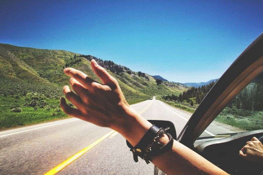 viaggio in auto, come evitare i malanni