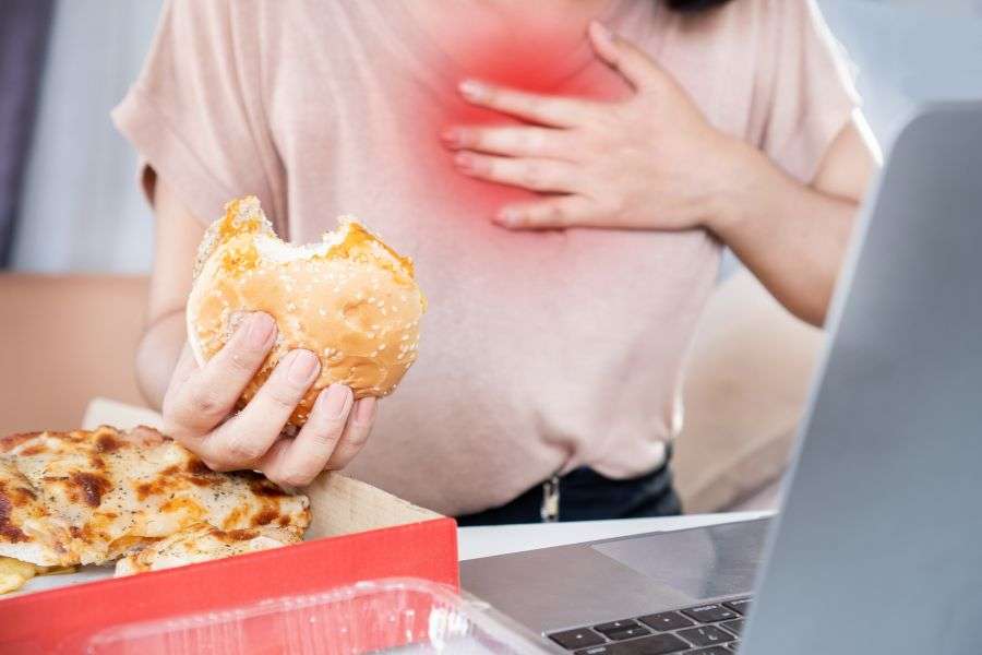 junk food che non va d'accordo con il bruciore di stomaco