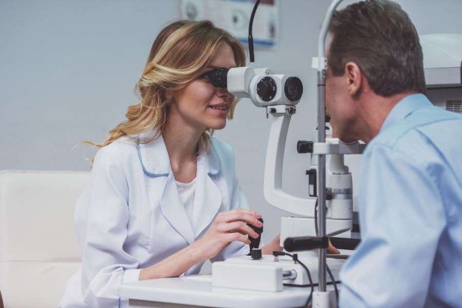 visita dall'oculista per individuare il Melanoma congiuntivale