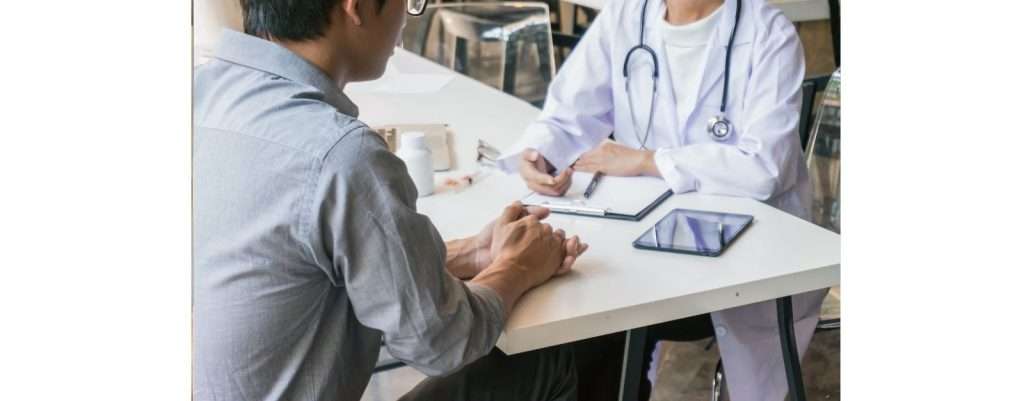 medico e paziente per un consulto