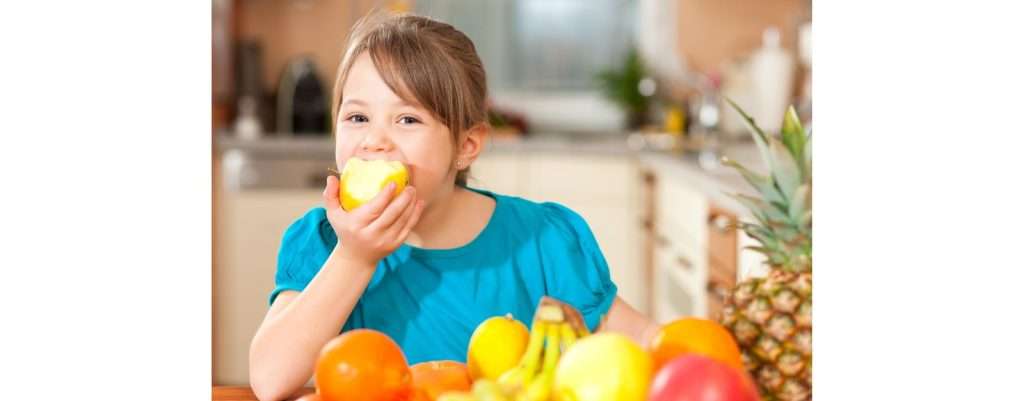 bambini obesi, mangiare più frutta e verdura previene